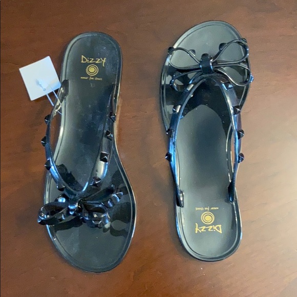 Dizzy Shoes - Dizzy | Rockstud Flip Flops
